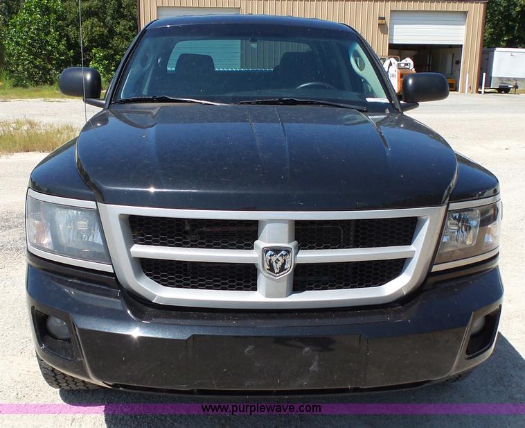 image for item BM9671 2010 Dodge Dakota Crew Cab pickup truck