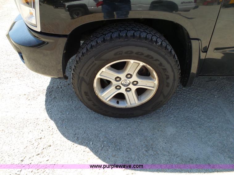 image for item BM9671 2010 Dodge Dakota Crew Cab pickup truck