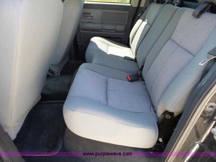 image for item BM9671 2010 Dodge Dakota Crew Cab pickup truck