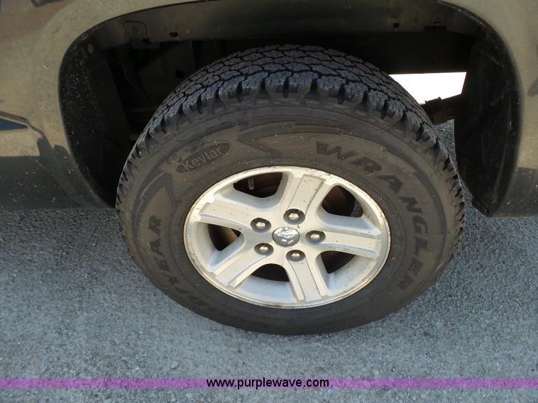 image for item BM9671 2010 Dodge Dakota Crew Cab pickup truck