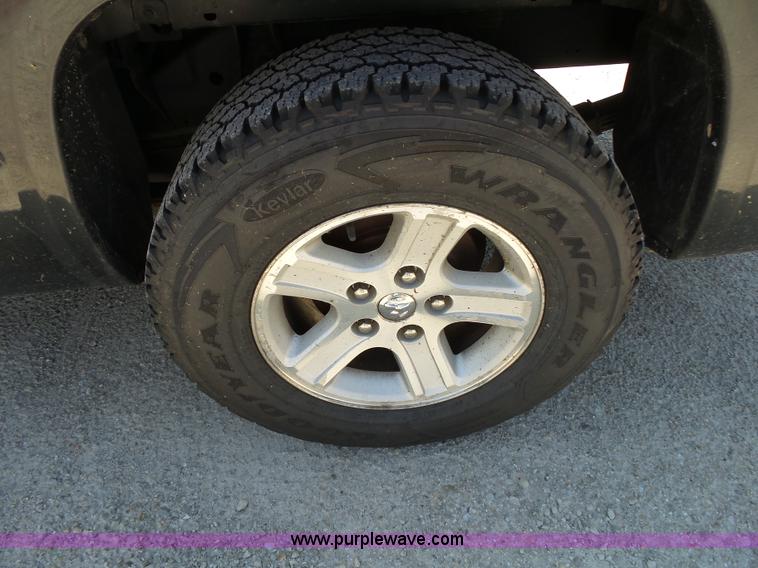 image for item BM9671 2010 Dodge Dakota Crew Cab pickup truck