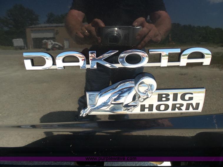 image for item BM9671 2010 Dodge Dakota Crew Cab pickup truck