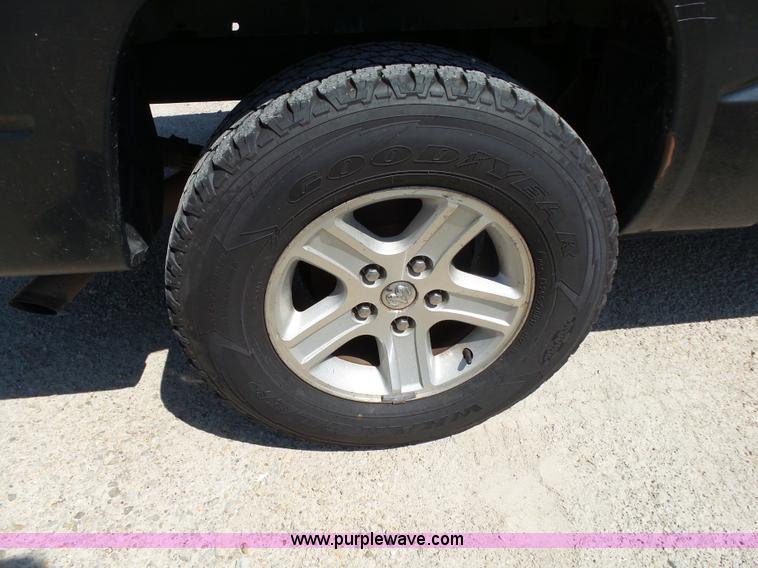 image for item BM9671 2010 Dodge Dakota Crew Cab pickup truck