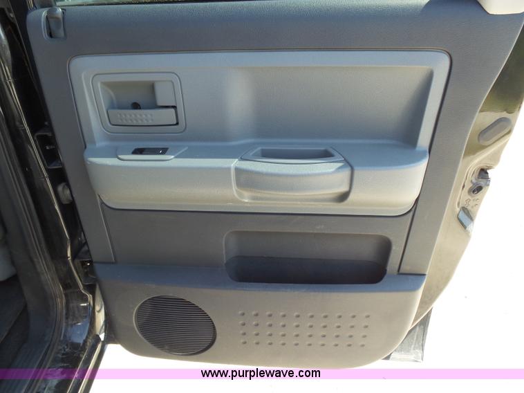 image for item BM9671 2010 Dodge Dakota Crew Cab pickup truck