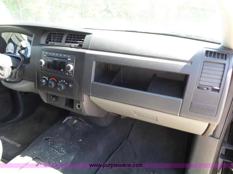 image for item BM9671 2010 Dodge Dakota Crew Cab pickup truck