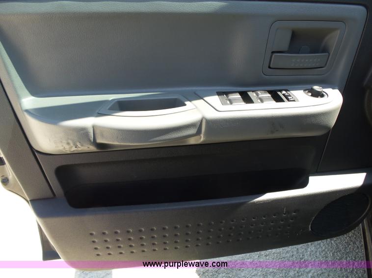 image for item BM9671 2010 Dodge Dakota Crew Cab pickup truck