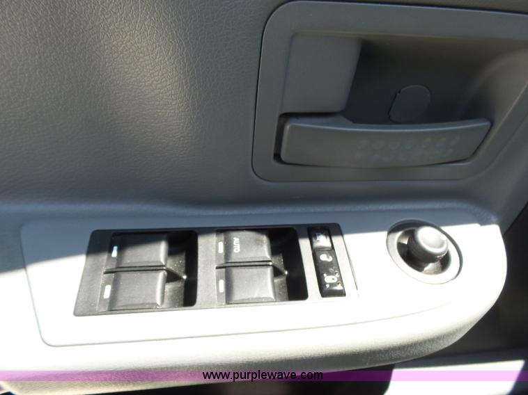 image for item BM9671 2010 Dodge Dakota Crew Cab pickup truck