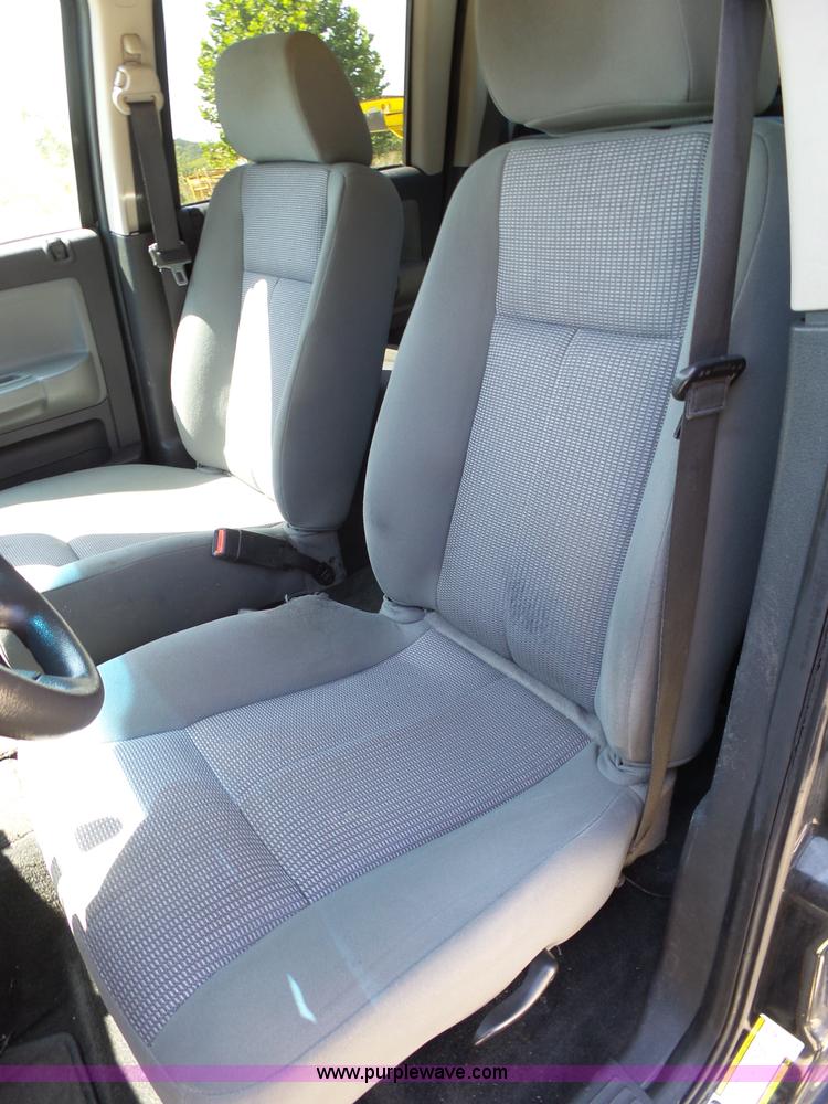 image for item BM9671 2010 Dodge Dakota Crew Cab pickup truck