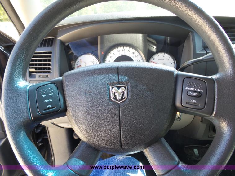 image for item BM9671 2010 Dodge Dakota Crew Cab pickup truck