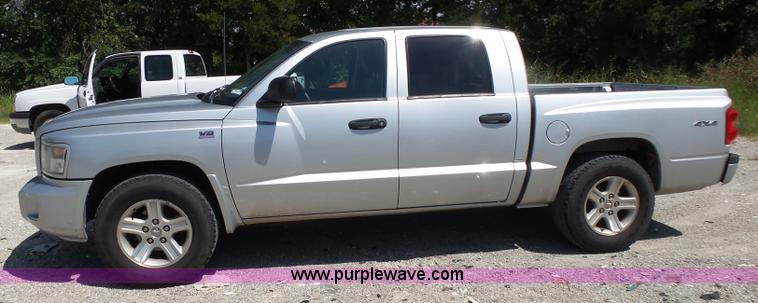 image for item BM9672 2010 Dodge Dakota Crew Cab pickup truck