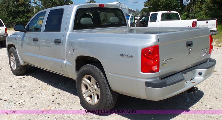 image for item BM9672 2010 Dodge Dakota Crew Cab pickup truck