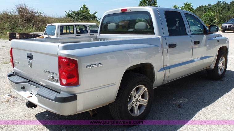 image for item BM9672 2010 Dodge Dakota Crew Cab pickup truck