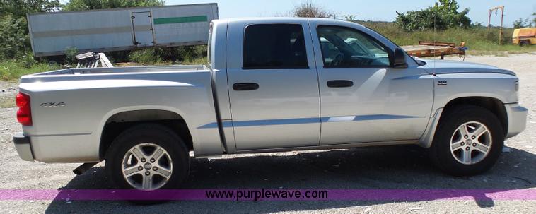 image for item BM9672 2010 Dodge Dakota Crew Cab pickup truck