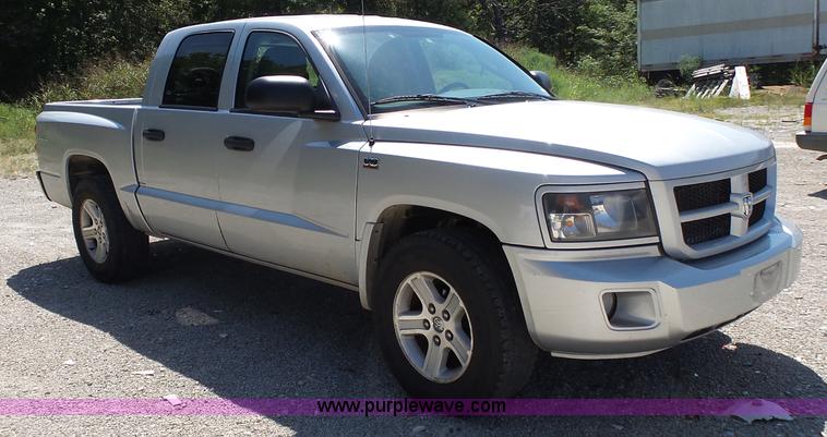 image for item BM9672 2010 Dodge Dakota Crew Cab pickup truck