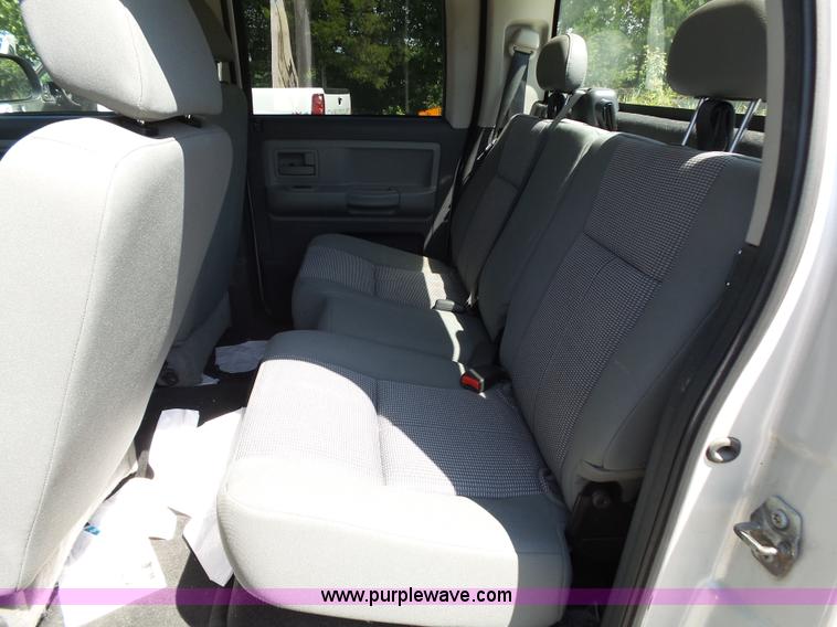 image for item BM9672 2010 Dodge Dakota Crew Cab pickup truck