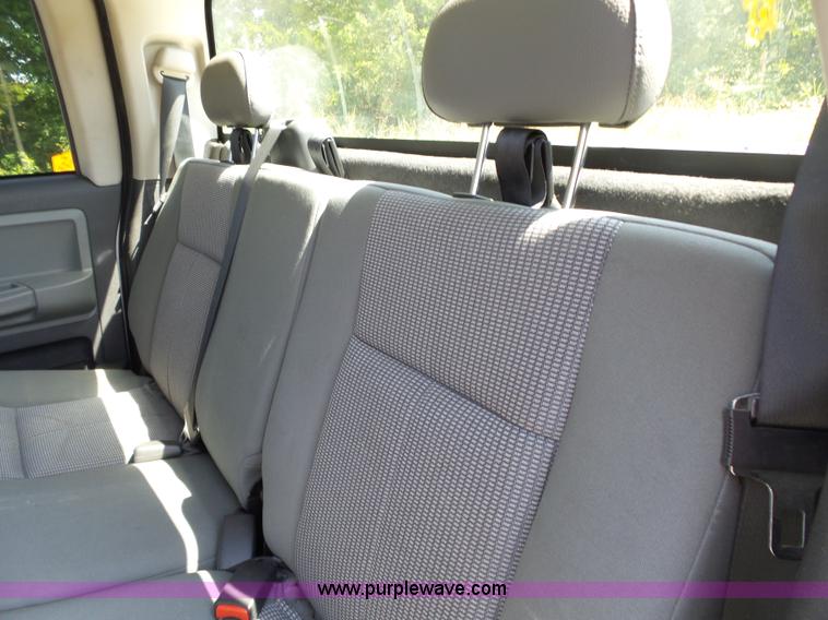 image for item BM9672 2010 Dodge Dakota Crew Cab pickup truck