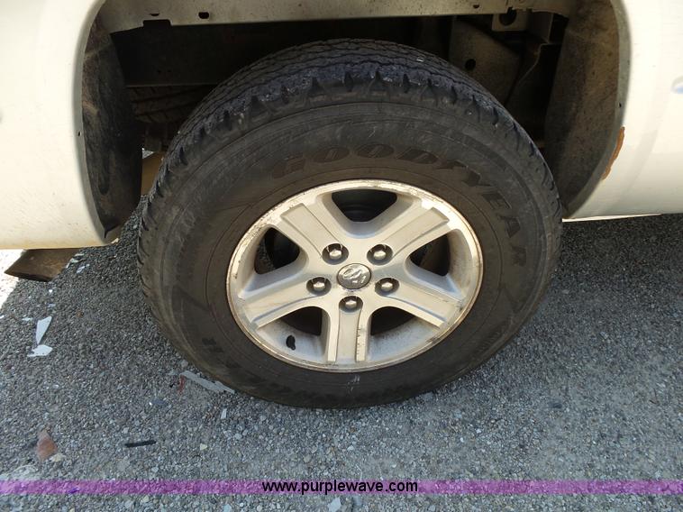 image for item BM9672 2010 Dodge Dakota Crew Cab pickup truck