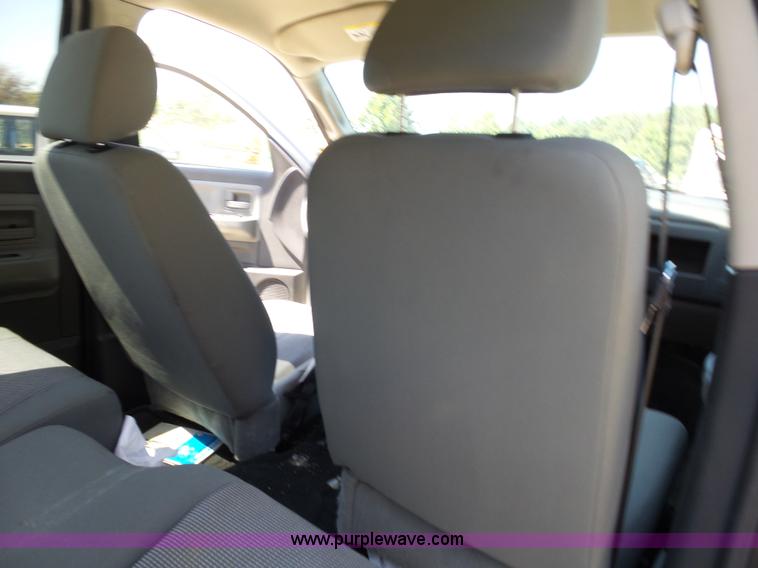 image for item BM9672 2010 Dodge Dakota Crew Cab pickup truck