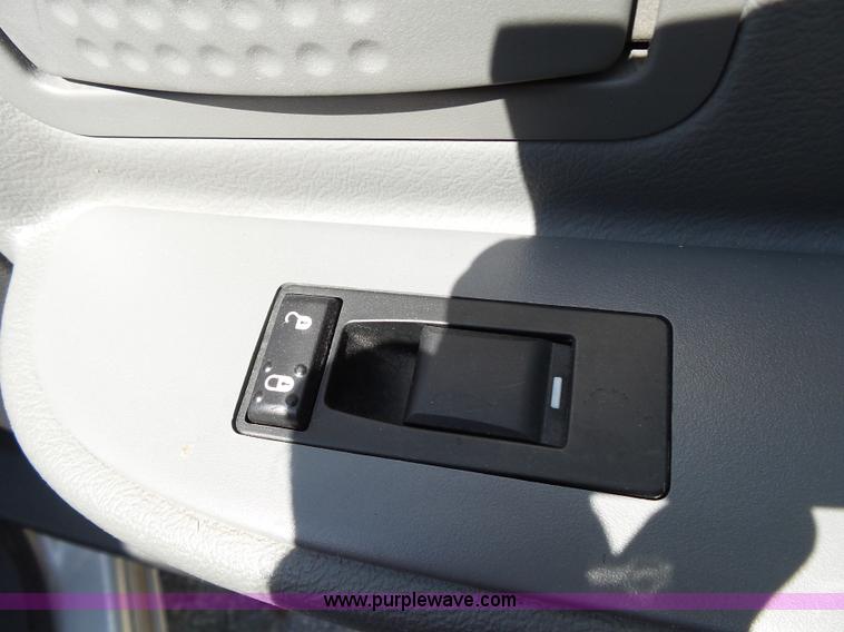 image for item BM9672 2010 Dodge Dakota Crew Cab pickup truck