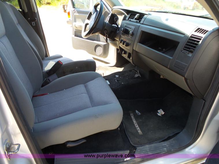 image for item BM9672 2010 Dodge Dakota Crew Cab pickup truck