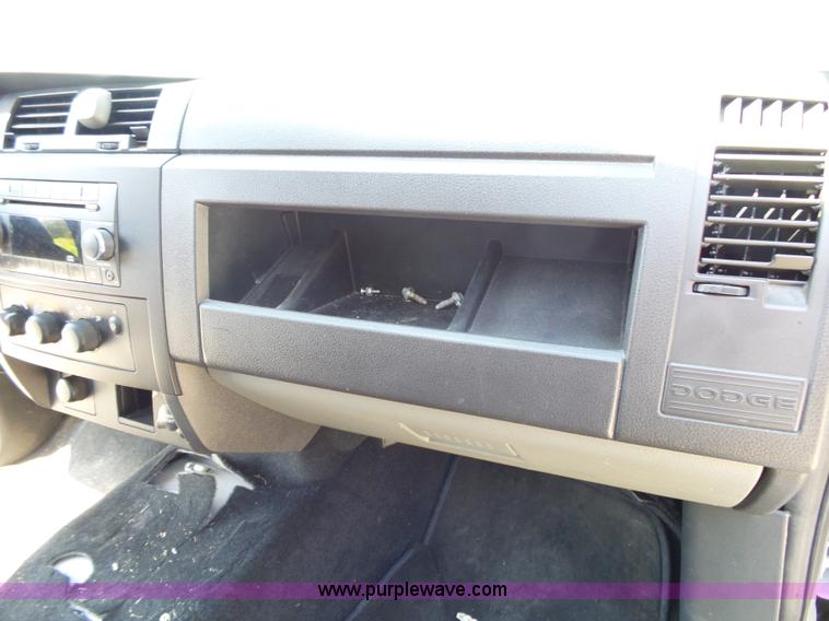 image for item BM9672 2010 Dodge Dakota Crew Cab pickup truck