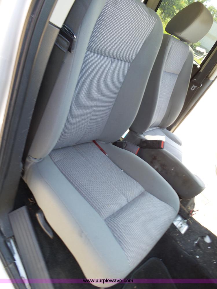 image for item BM9672 2010 Dodge Dakota Crew Cab pickup truck