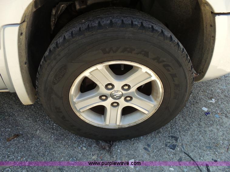 image for item BM9672 2010 Dodge Dakota Crew Cab pickup truck