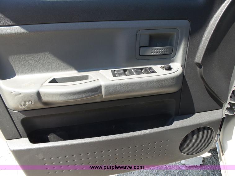 image for item BM9672 2010 Dodge Dakota Crew Cab pickup truck