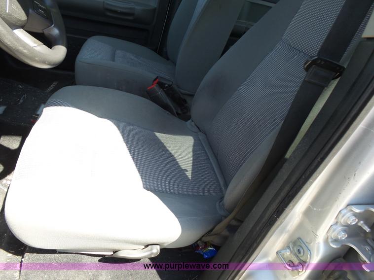 image for item BM9672 2010 Dodge Dakota Crew Cab pickup truck