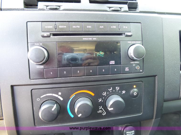 image for item BM9672 2010 Dodge Dakota Crew Cab pickup truck