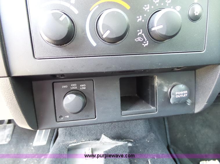 image for item BM9672 2010 Dodge Dakota Crew Cab pickup truck