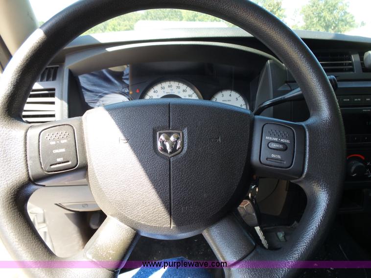 image for item BM9672 2010 Dodge Dakota Crew Cab pickup truck