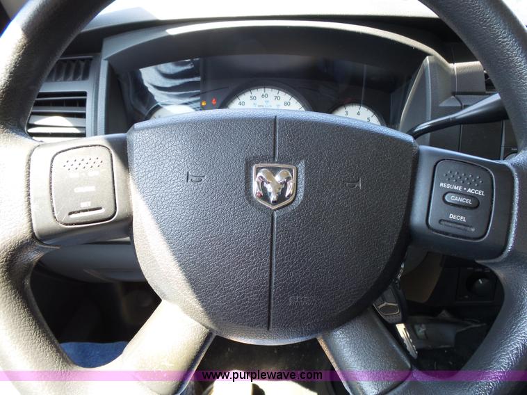 image for item BM9672 2010 Dodge Dakota Crew Cab pickup truck