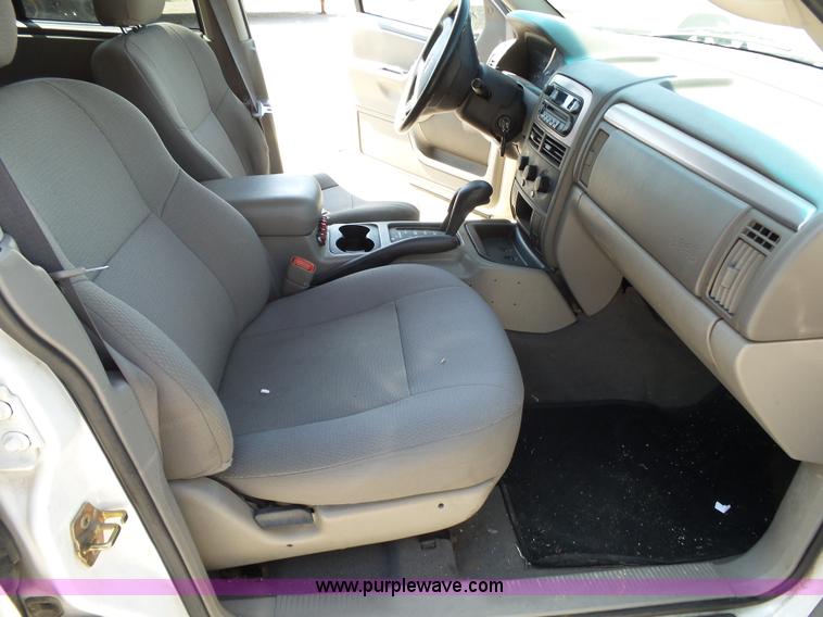 image for item BM9674 2004 Jeep Grand Cherokee SUV