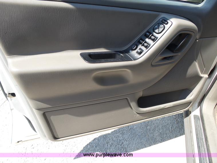 image for item BM9674 2004 Jeep Grand Cherokee SUV