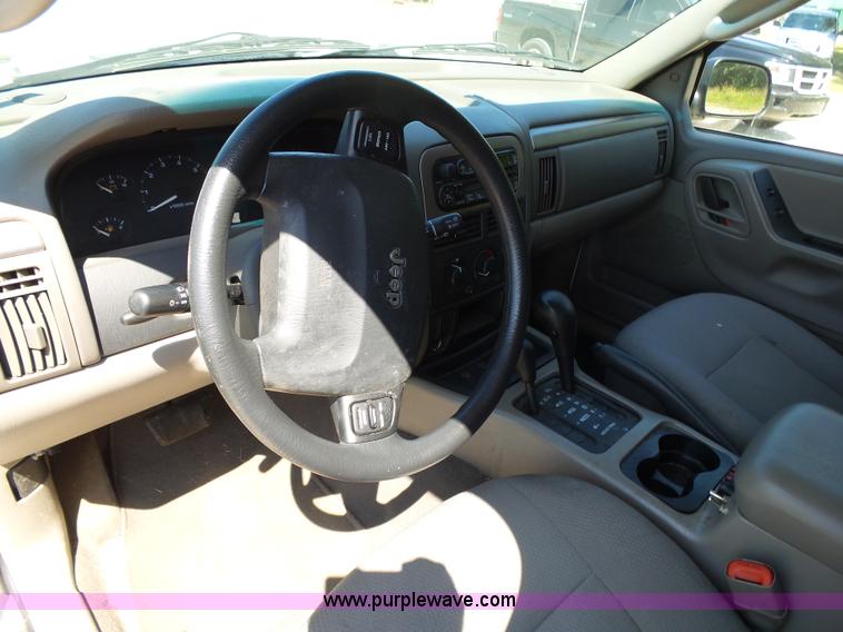 image for item BM9674 2004 Jeep Grand Cherokee SUV