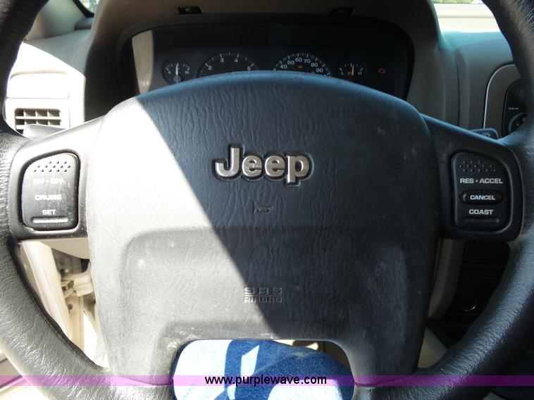 image for item BM9674 2004 Jeep Grand Cherokee SUV