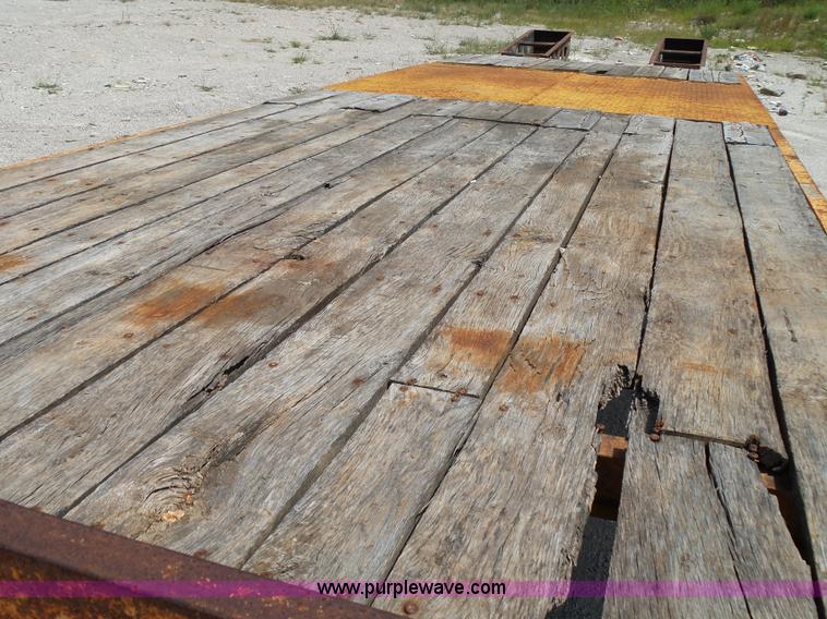 image for item BM9676 2000 Trail King TK40LP-2800 equipment trailer