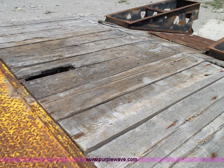 image for item BM9676 2000 Trail King TK40LP-2800 equipment trailer