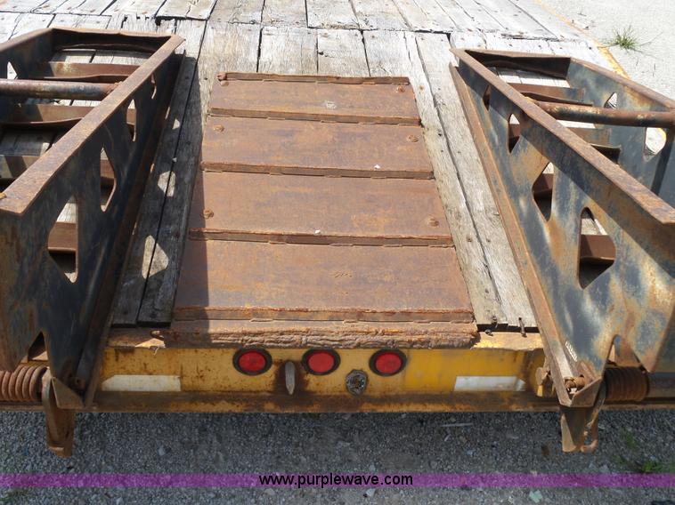 image for item BM9676 2000 Trail King TK40LP-2800 equipment trailer