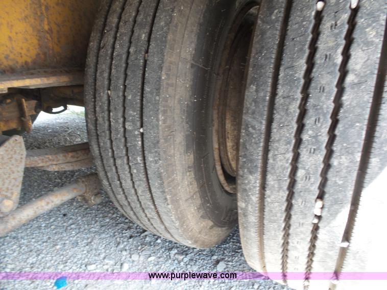 image for item BM9676 2000 Trail King TK40LP-2800 equipment trailer