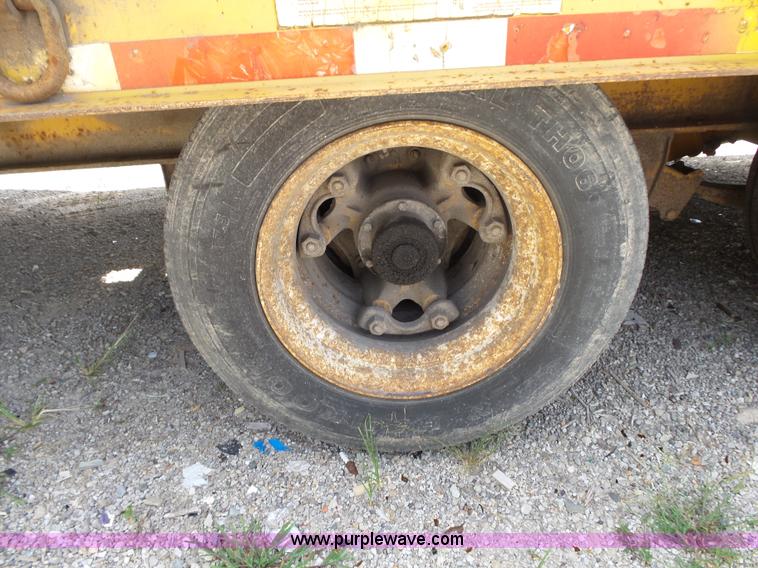 image for item BM9676 2000 Trail King TK40LP-2800 equipment trailer