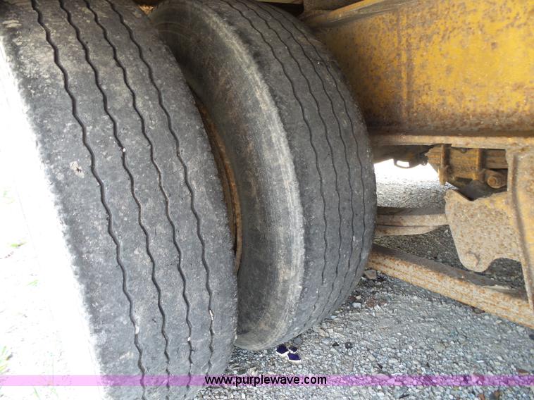 image for item BM9676 2000 Trail King TK40LP-2800 equipment trailer