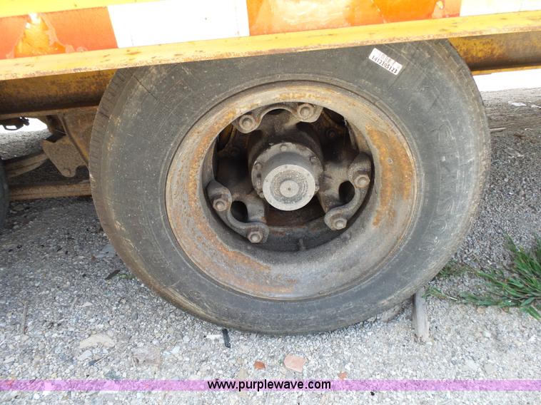 image for item BM9676 2000 Trail King TK40LP-2800 equipment trailer