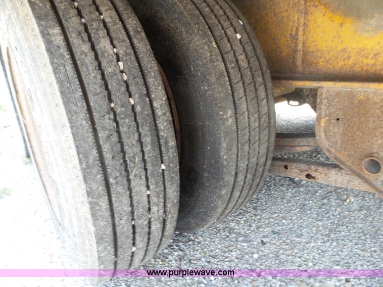 image for item BM9676 2000 Trail King TK40LP-2800 equipment trailer