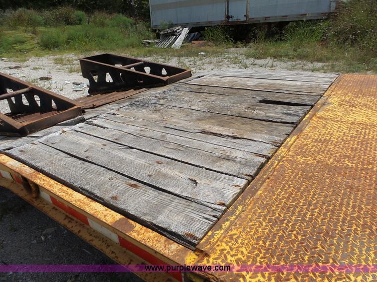 image for item BM9676 2000 Trail King TK40LP-2800 equipment trailer