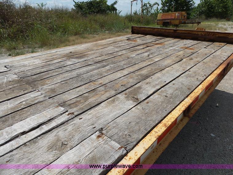 image for item BM9676 2000 Trail King TK40LP-2800 equipment trailer