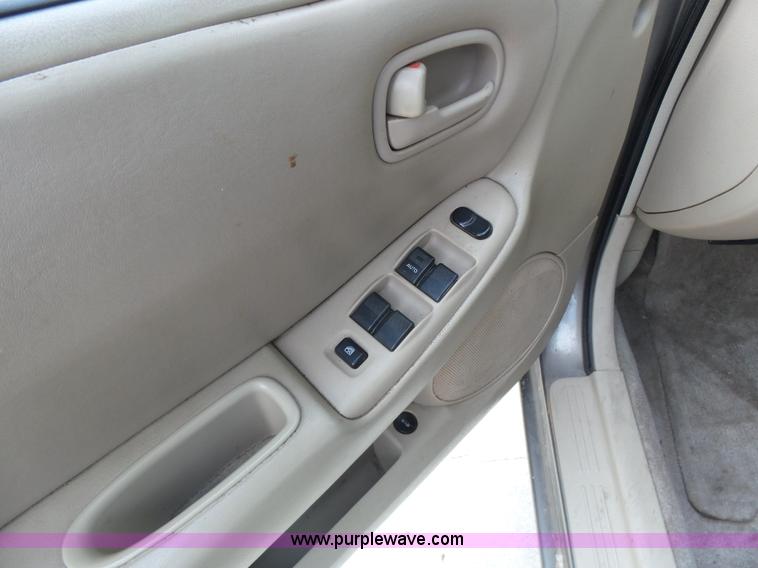 image for item BY9575 1999 Mazda 626 ES