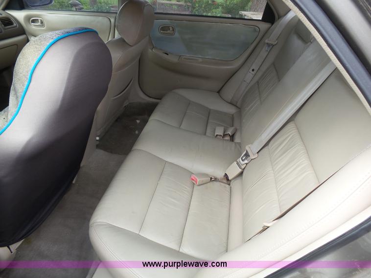 image for item BY9575 1999 Mazda 626 ES