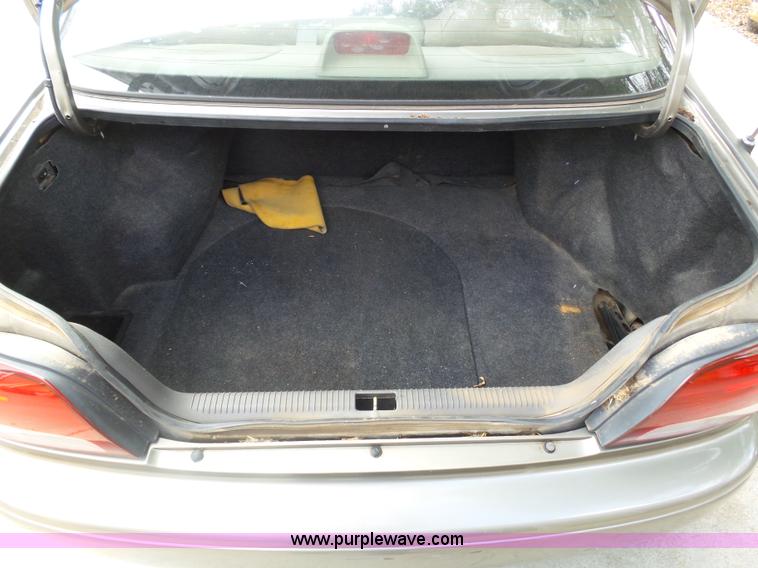 image for item BY9575 1999 Mazda 626 ES